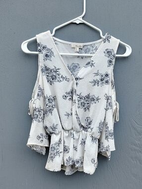 The Outfit Women's Top Size S Floral White & Black Cold Shoulder Elastic Waist
